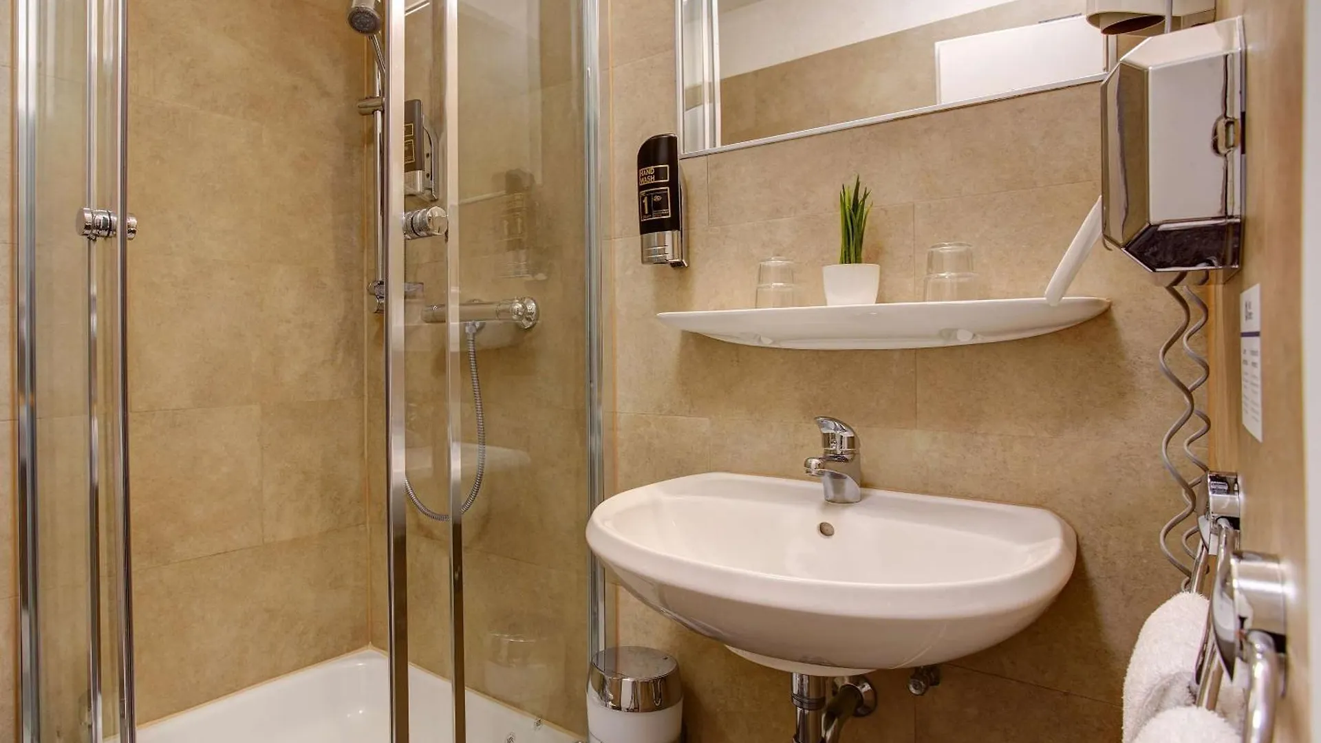 Sure Hotel By Best Western Ambassador Duesseldorf 3*, Düsseldorf