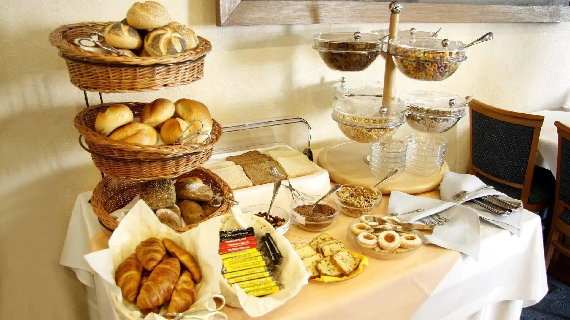 ***  Sure Hotel By Best Western Ambassador Duesseldorf Almanya